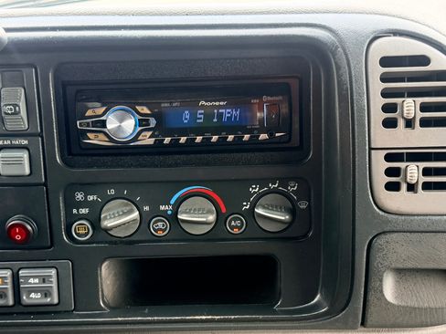 Used 1999 Chevrolet Suburban 4WD w/ Preferred Equipment Group 3 image 15