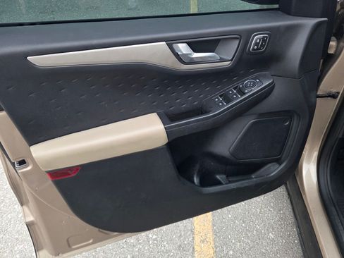 Used 2020 Ford Escape SEL image 10