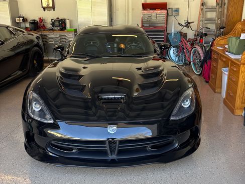 Used 2017 Dodge Viper SRT-10 image 1