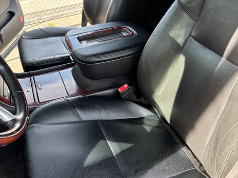 Used 2009 Cadillac Escalade AWD image 6