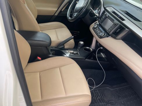 Used 2014 Toyota RAV4 Limited w/ Technology Package image 9