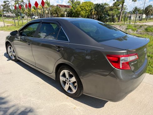 Used 2012 Toyota Camry SE FWD image 4