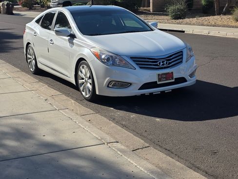 Used 2013 Hyundai Azera w/ Technology Pkg FWD image 2