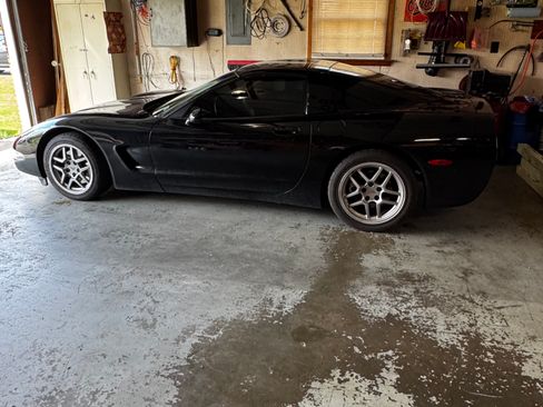 Used 2002 Chevrolet Corvette Coupe w/ Preferred Equipment Group2 image 2