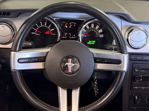 Used 2006 Ford Mustang Premium image 9