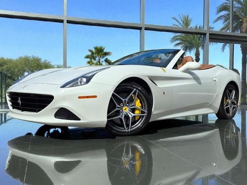 Used 2016 Ferrari California T image 8