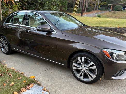 Used 2017 Mercedes-Benz C 300 Sedan image 5