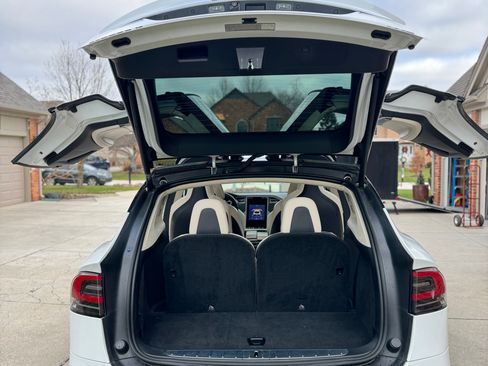 Used 2018 Tesla Model X 100D image 11