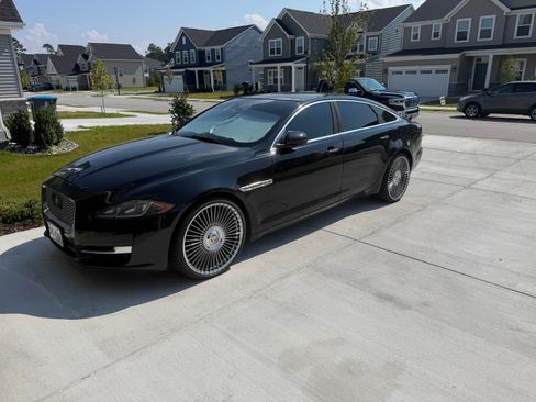 Used 2017 Jaguar XJ L Portfolio AWD/4WD image 1