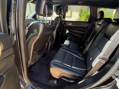 Used 2015 Jeep Grand Cherokee Overland w/ Advanced Technology Group image 9