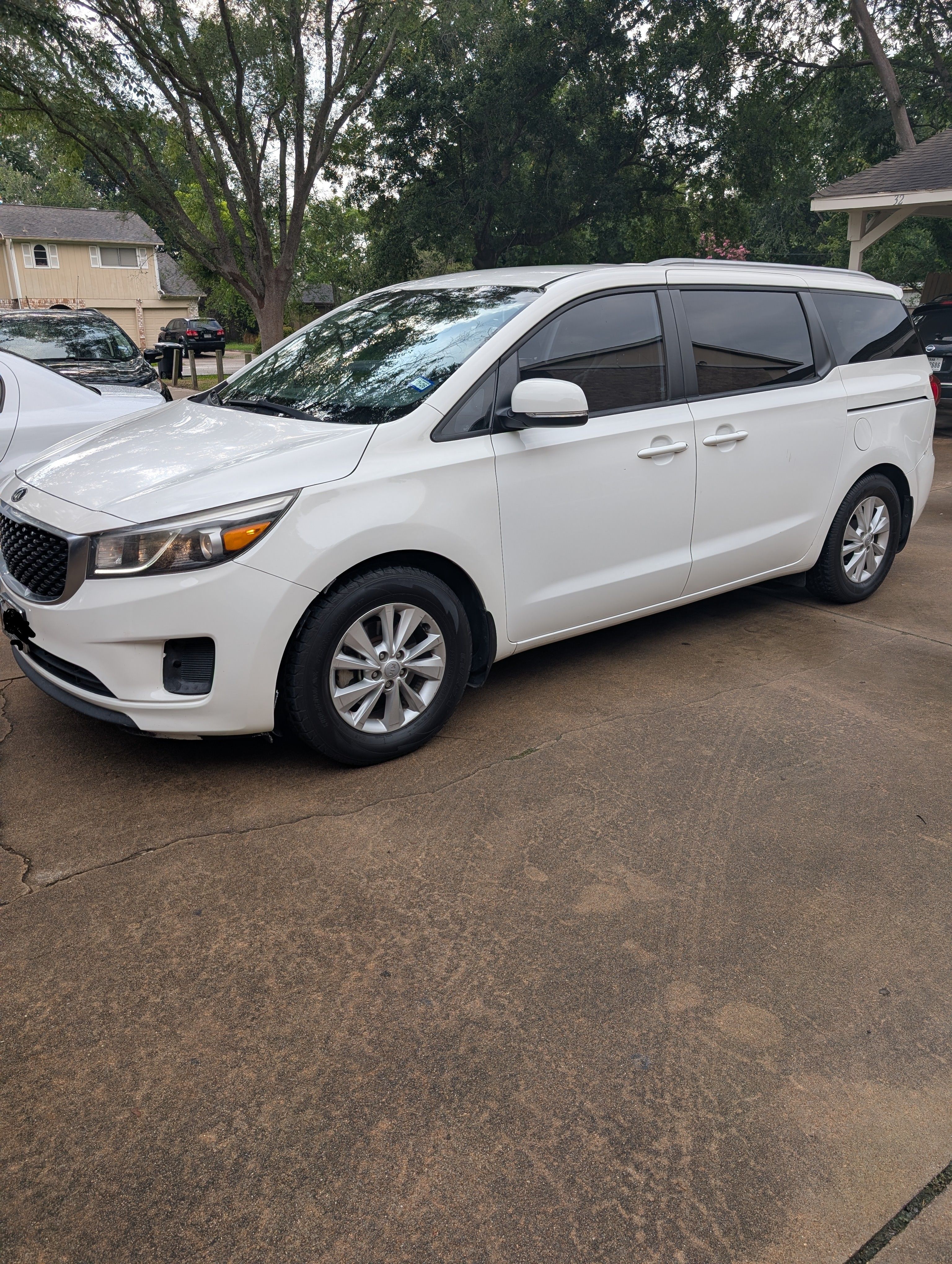 Used 2016 Kia Sedona LX w/ LX Convenience Package FWD image 1