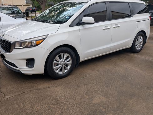 Used 2016 Kia Sedona LX w/ LX Convenience Package FWD image 1