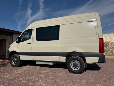 Used 2025 Mercedes-Benz Sprinter 2500 image 18