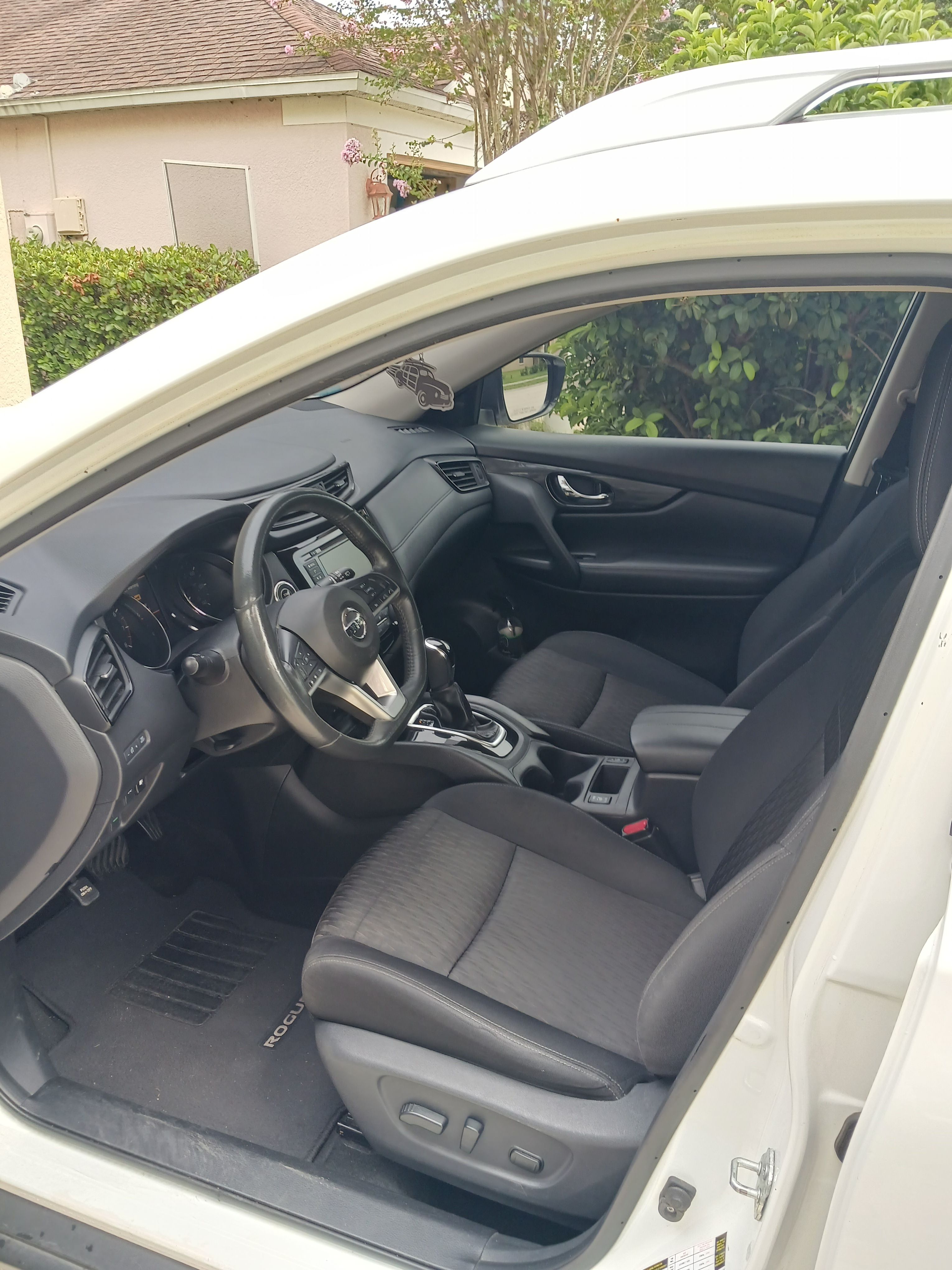 Used 2018 Nissan Rogue SV FWD image 9