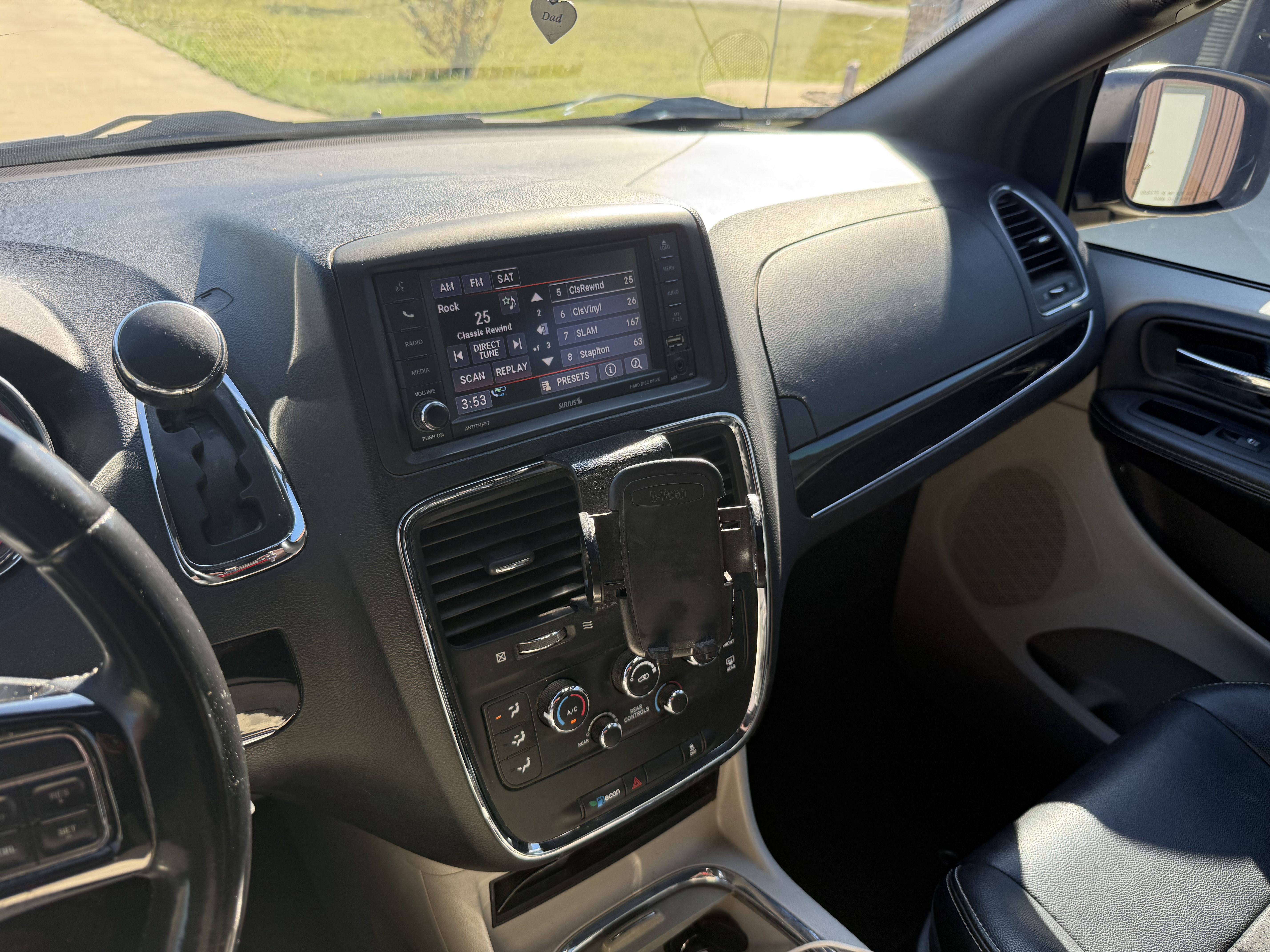Used 2019 Dodge Grand Caravan SXT FWD image 10