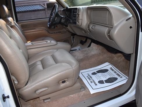 Used 1999 Chevrolet Tahoe 4WD 2-Door w/ Preferred Equipment Group image 13