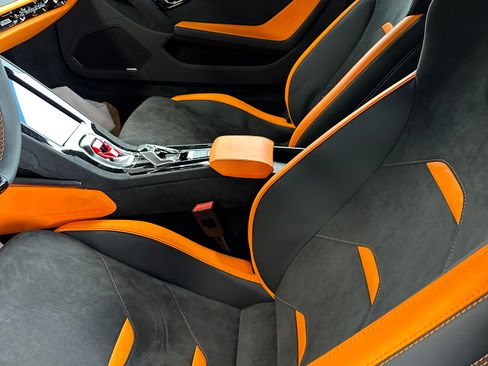 Used 2023 Lamborghini Huracan Tecnica image 12