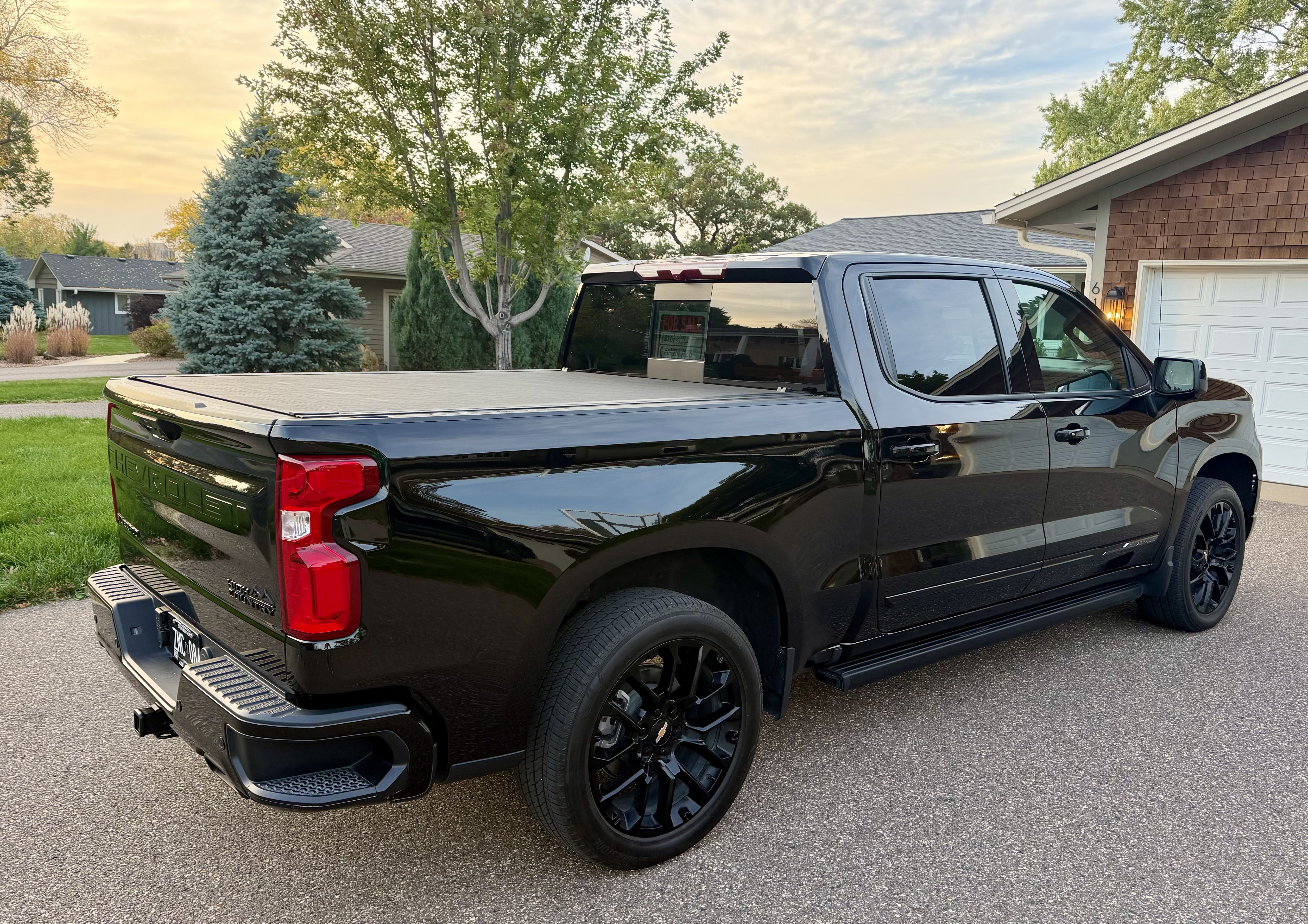 Used 2025 Chevrolet Silverado 1500 High Country w/ Midnight Edition AWD/4WD image 8