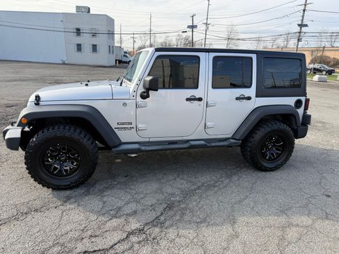 Used 2012 Jeep Wrangler Unlimited Sport image 1