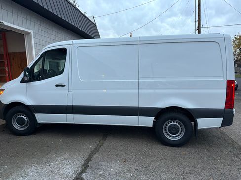 Used 2021 Mercedes-Benz Sprinter 1500 image 1