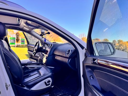 Used 2009 Mercedes-Benz GL 550 4MATIC image 12