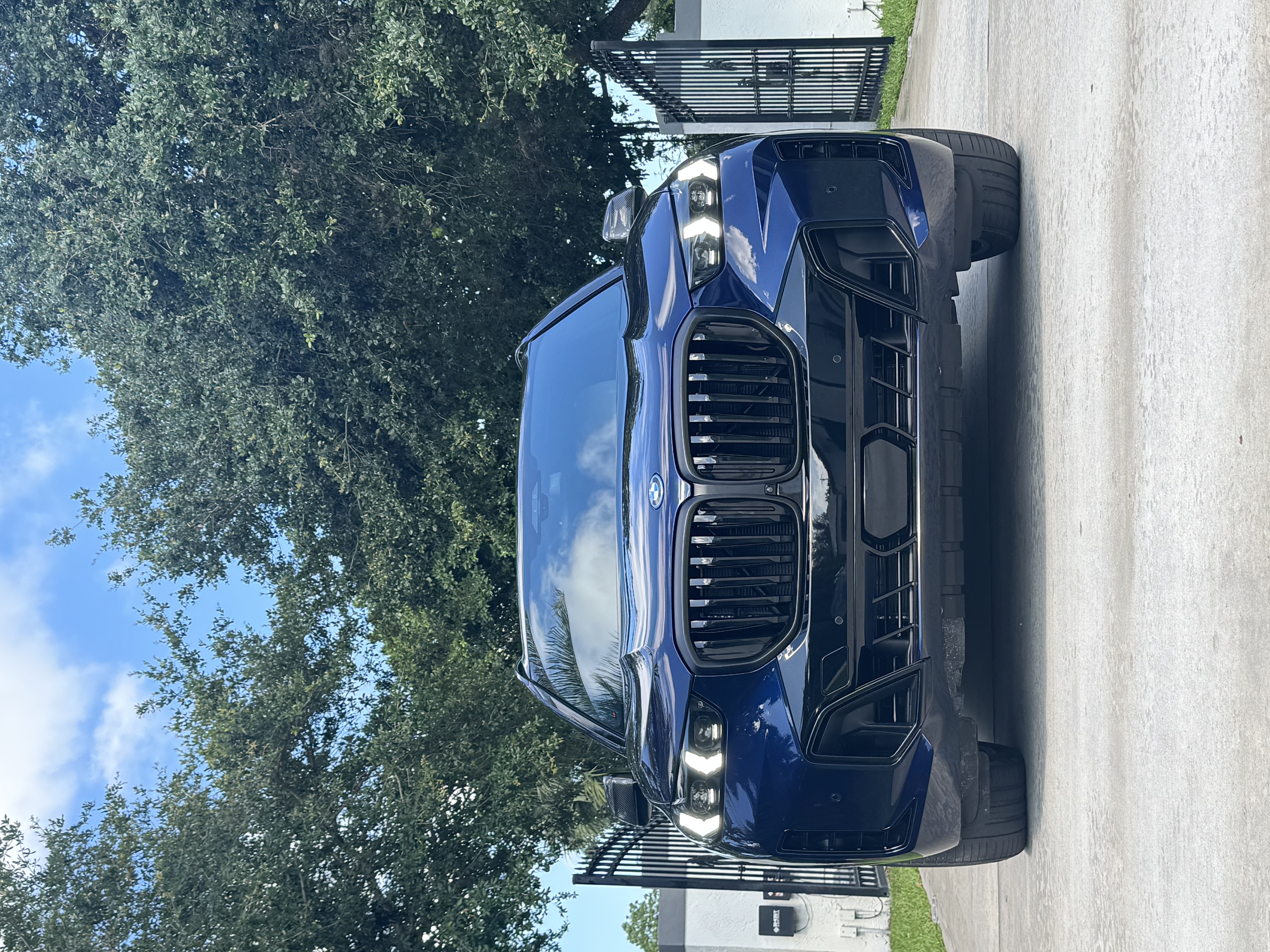 Used 2024 BMW X5 xDrive50e w/ Executive Package AWD/4WD image 2
