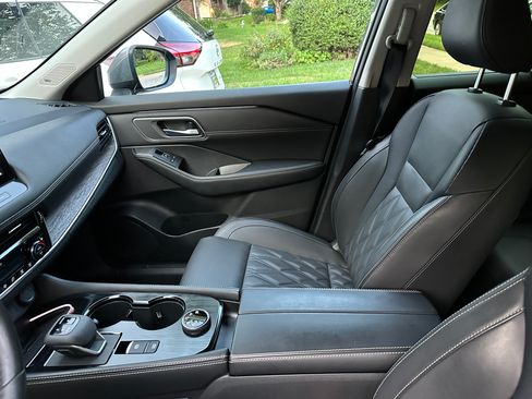 Used 2024 Nissan Rogue Platinum w/ Platinum Premium Package AWD/4WD image 8