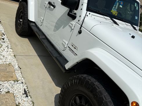 Used 2016 Jeep Wrangler Unlimited Sahara w/ Connectivity Group image 13