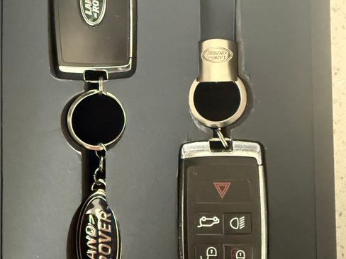 Used 2021 Land Rover Range Rover Sport HST AWD/4WD image 2