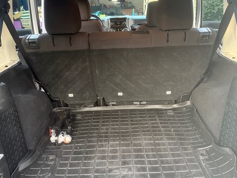 Used 2013 Jeep Wrangler Unlimited Sport image 11