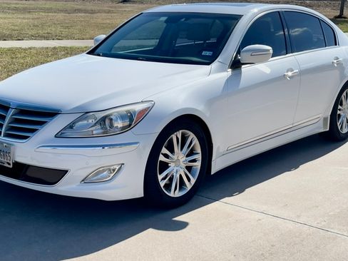 Used 2012 Hyundai Genesis 4.6 image 10