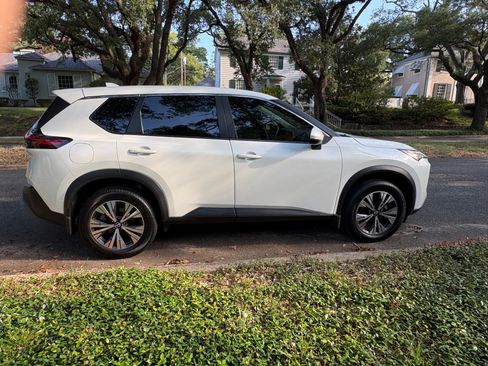 Used 2022 Nissan Rogue SV FWD image 8