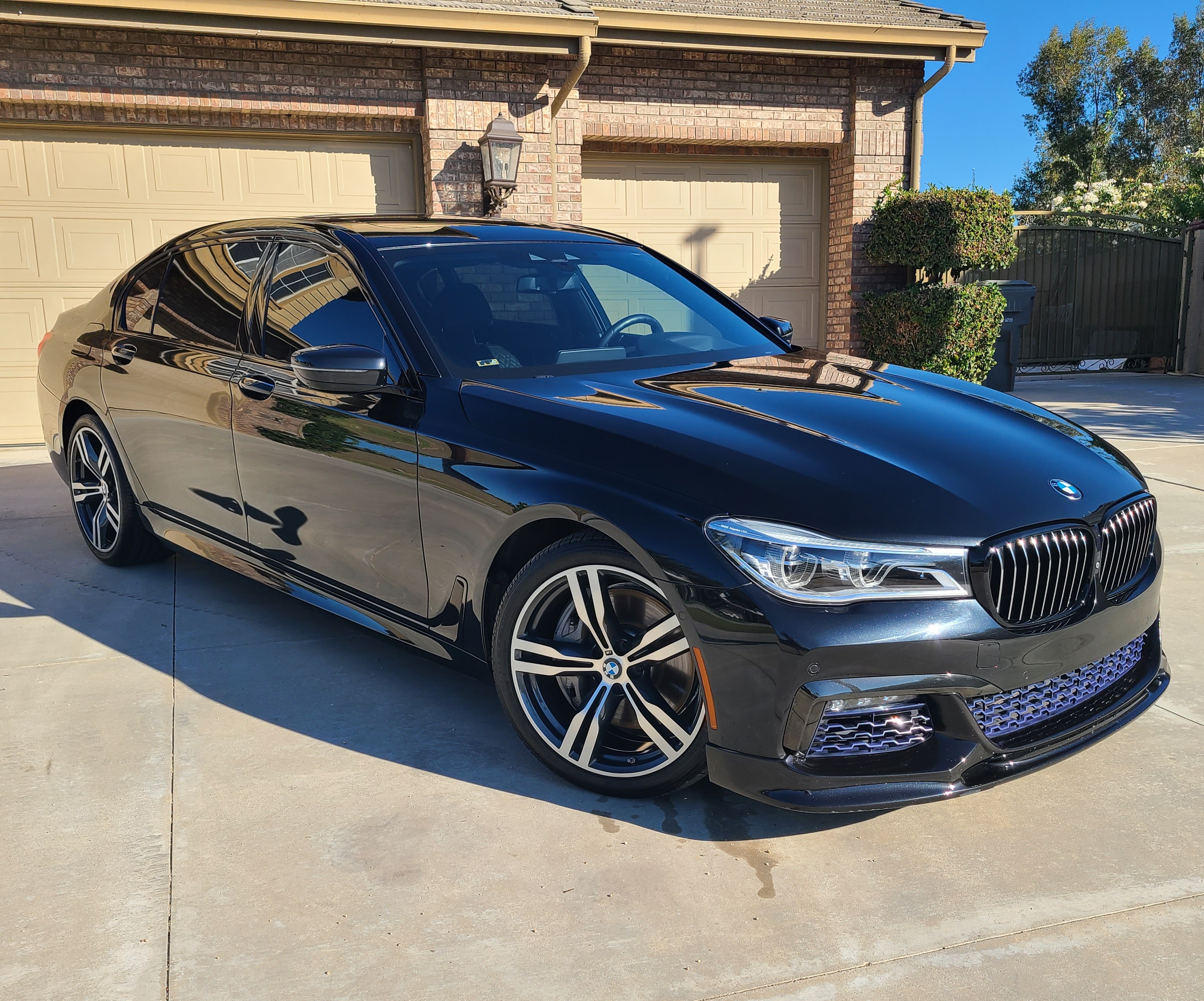 Used 2017 BMW 750i RWD image 1