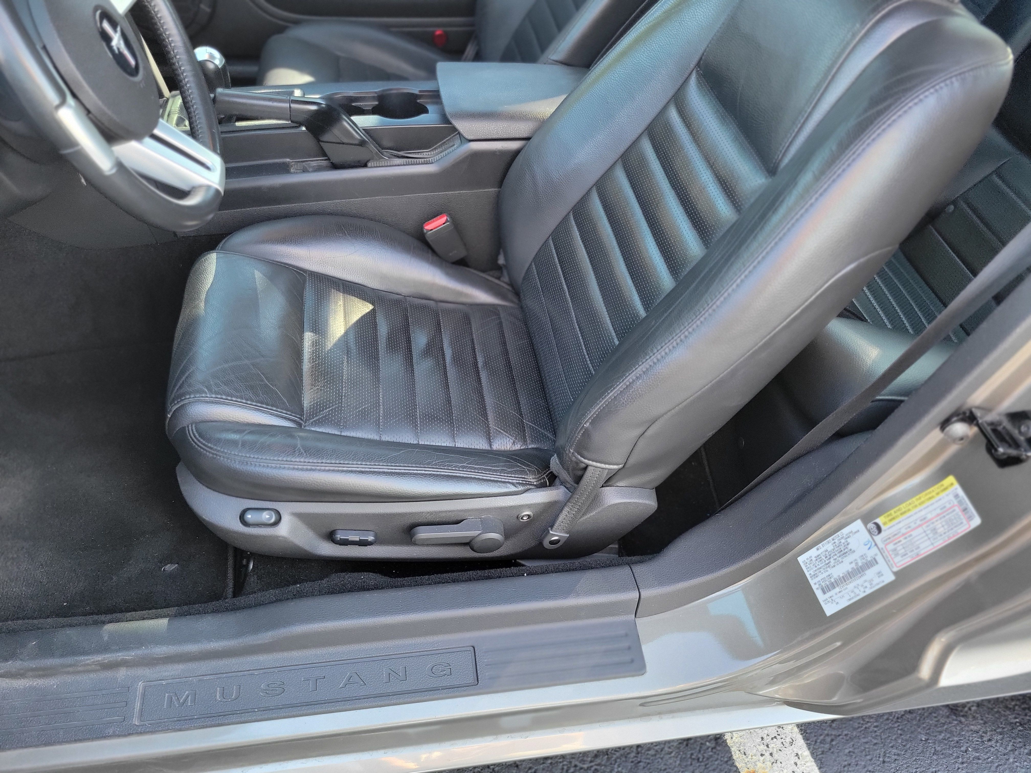 Used 2005 Ford Mustang GT RWD image 11