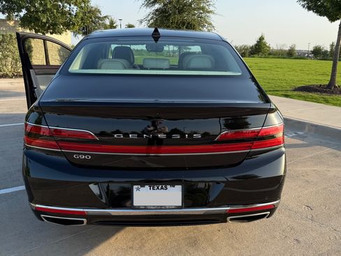 Used 2022 Genesis G90 3.3T Premium RWD image 5
