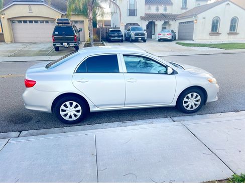 Used 2010 Toyota Corolla LE image 16