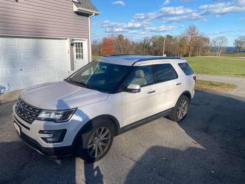Used 2017 Ford Explorer Limited image 1