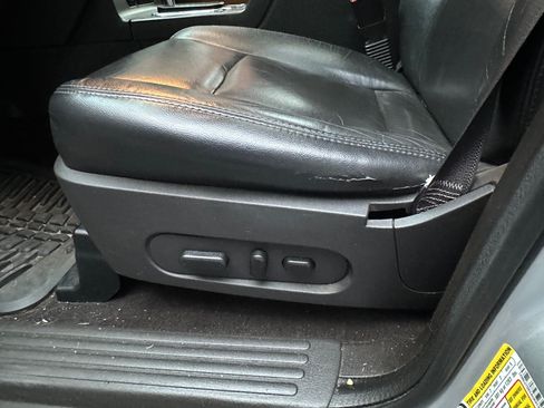 Used 2010 Ford Explorer XLT image 14