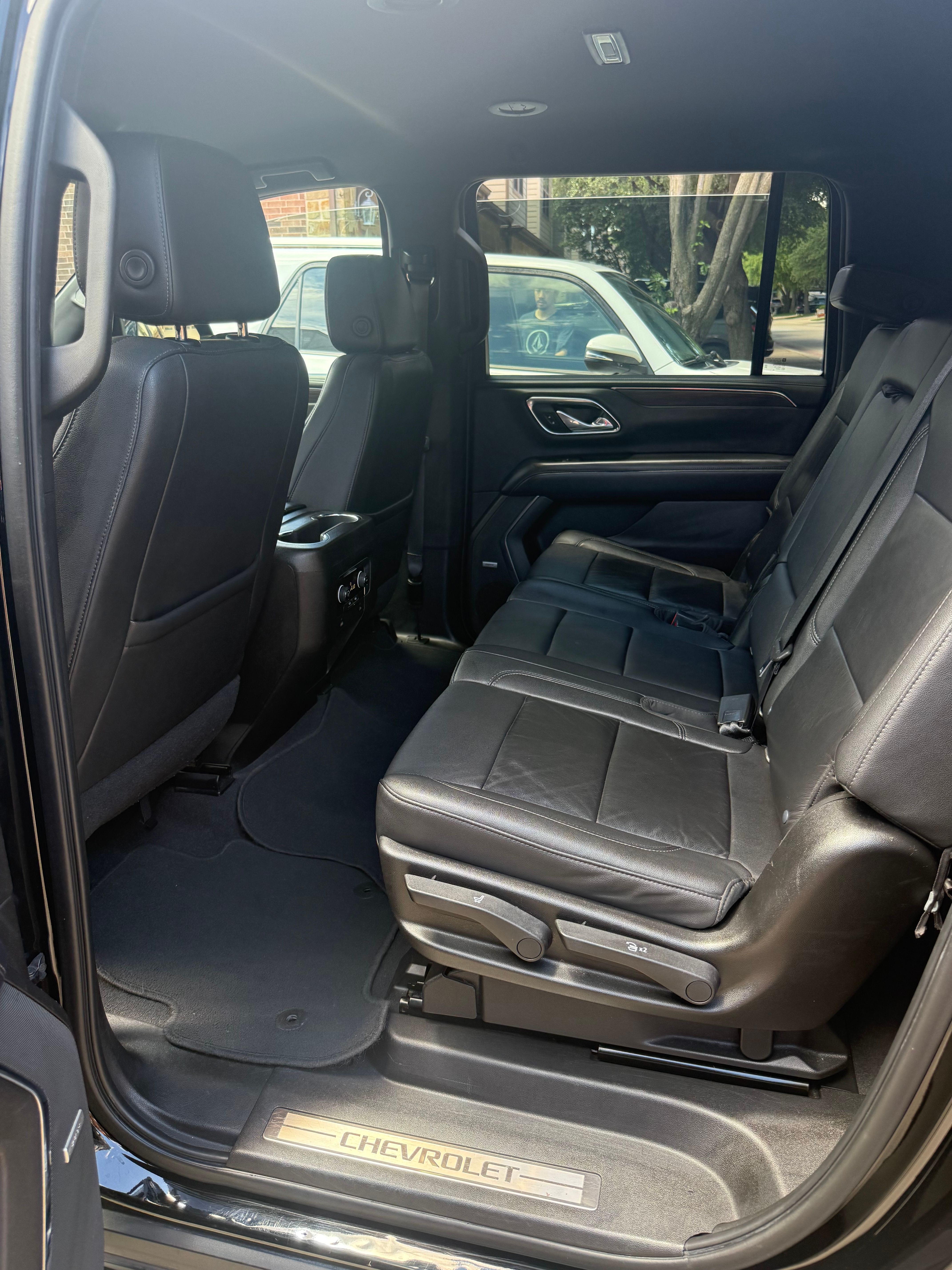 Used 2021 Chevrolet Suburban LT RWD image 16