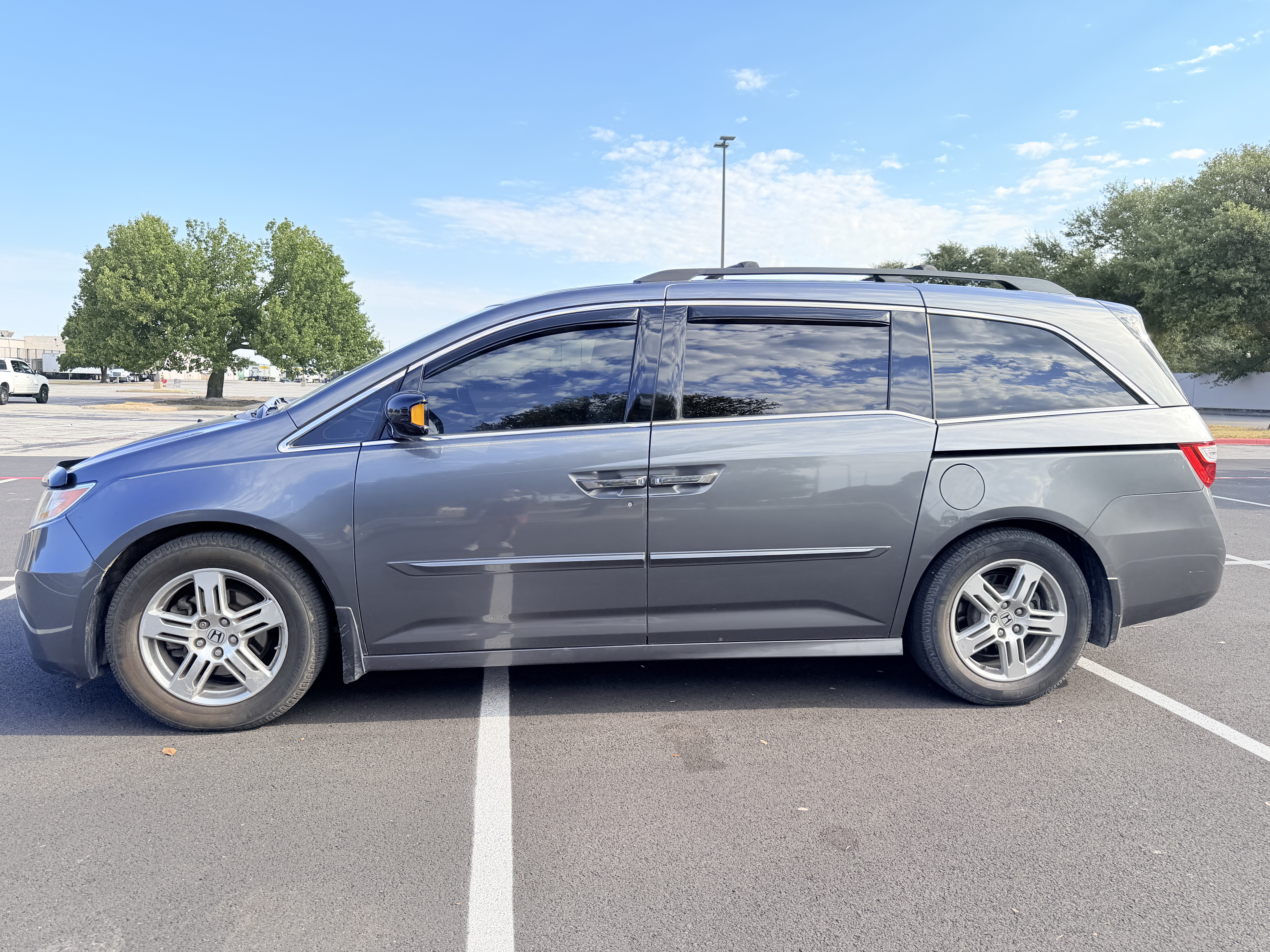Used 2012 Honda Odyssey Touring image 1