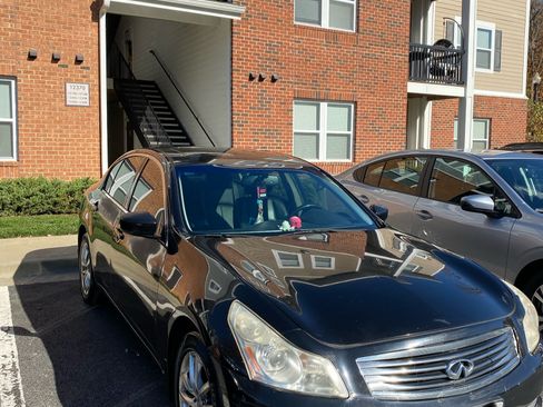 Used 2009 INFINITI G37 x Sedan w/ Premium Pkg image 2