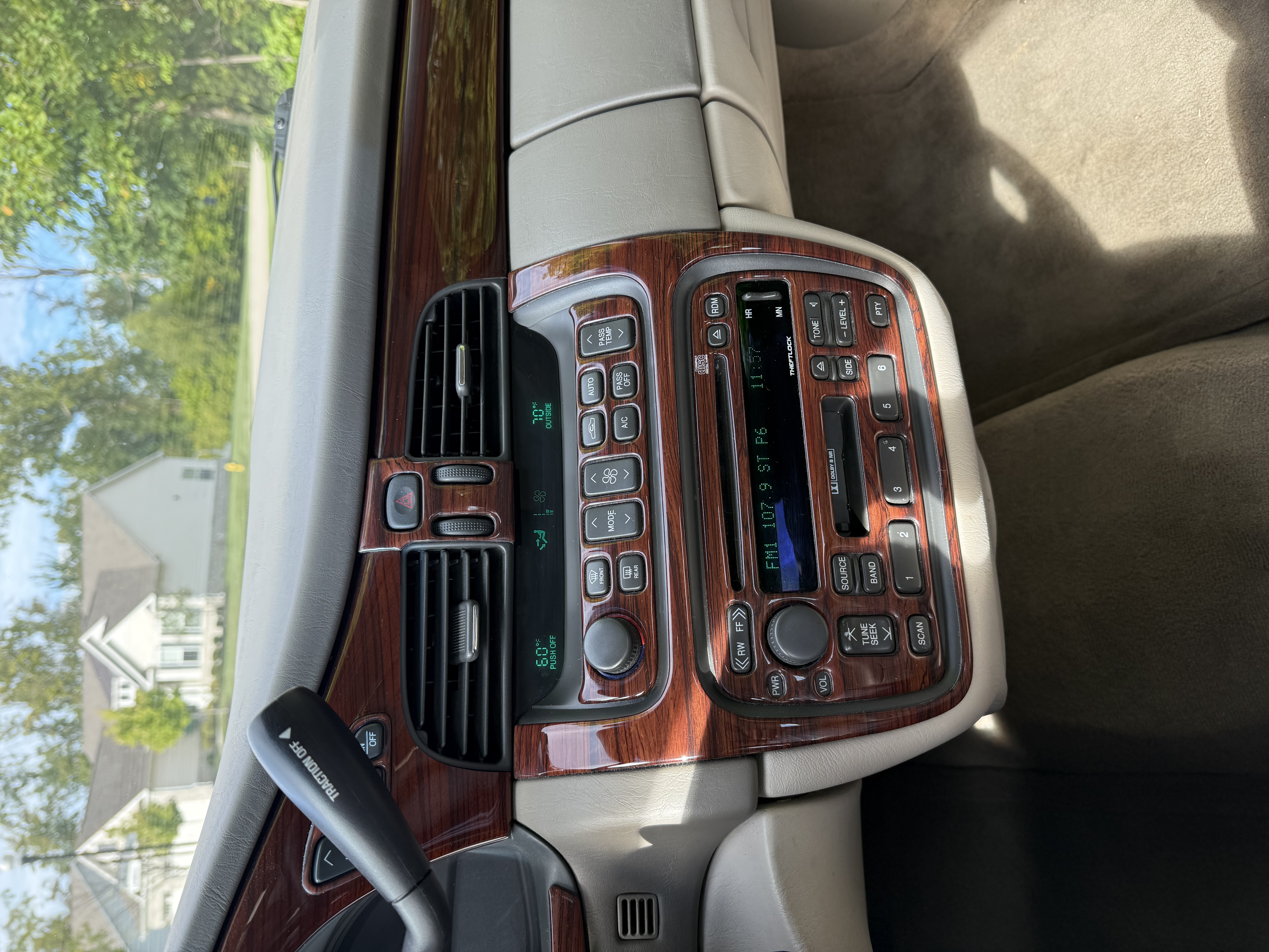 Used 2005 Cadillac De Ville w/ Limited Edition Package FWD image 8