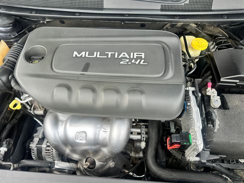 Used 2016 Chrysler 200 S w/ Navigation & Sound Group I image 5