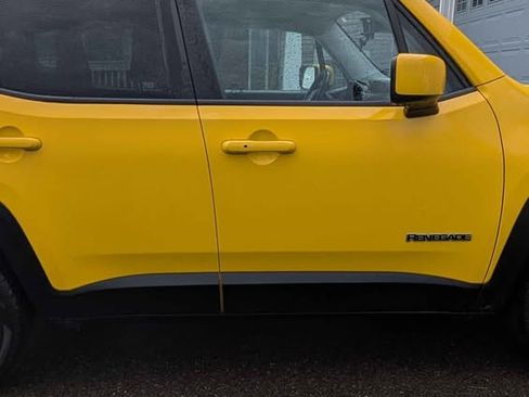 Used 2016 Jeep Renegade Latitude w/ Safety & Security Group FWD image 8