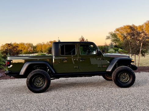 Used 2023 Jeep Gladiator Rubicon w/ Cold Weather Group AWD/4WD image 11