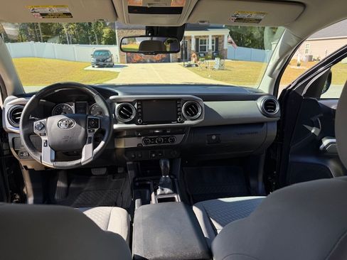 Used 2022 Toyota Tacoma SR5 image 9