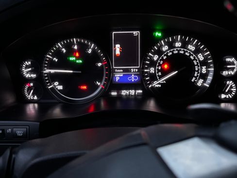 Used 2016 Lexus LX 570 4WD w/ Luxury Package image 15