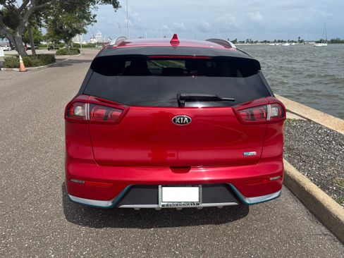 Used 2019 Kia Niro EX FWD image 6
