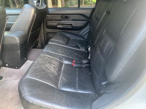 Used 2002 Nissan Pathfinder LE RWD image 12