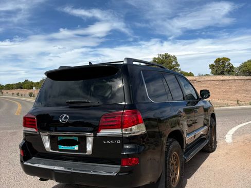 Used 2013 Lexus LX 570 4WD w/ Luxury Pkg image 23